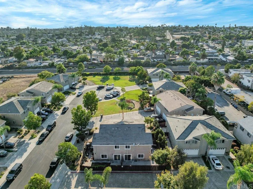 467 Calle Elagante Vista, CA 92083