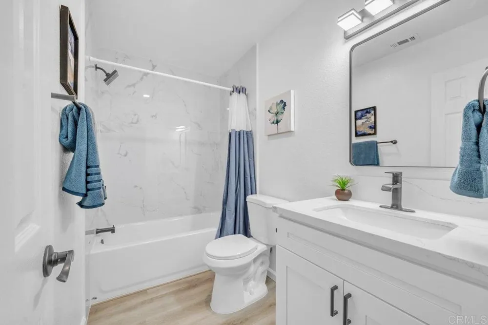 467 Calle Elagante Vista, CA 92083