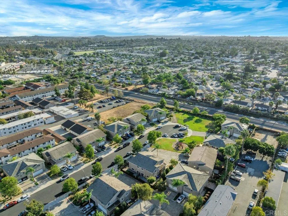 467 Calle Elagante Vista, CA 92083
