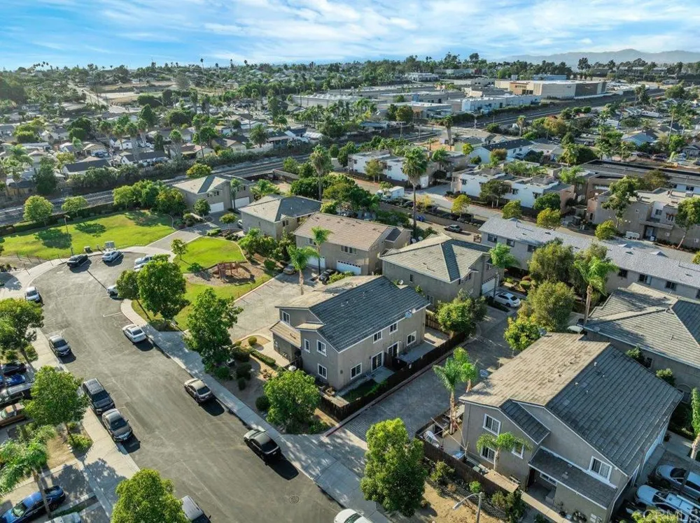 467 Calle Elagante Vista, CA 92083