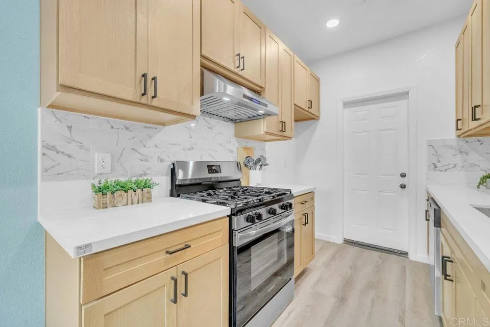 467 Calle Elagante Vista, CA 92083