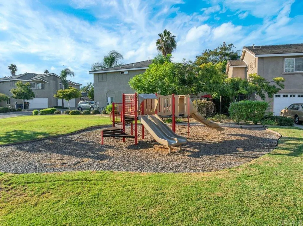 467 Calle Elagante Vista, CA 92083