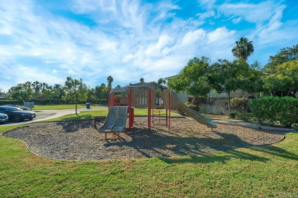 467 Calle Elagante Vista, CA 92083