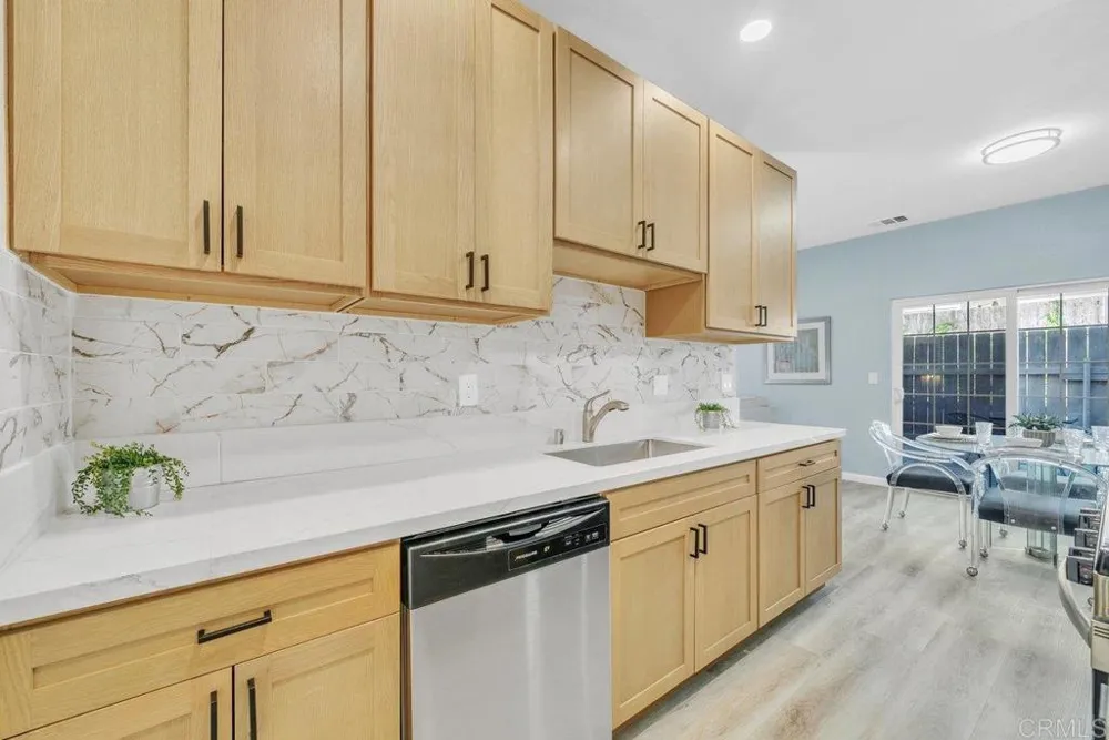 467 Calle Elagante Vista, CA 92083