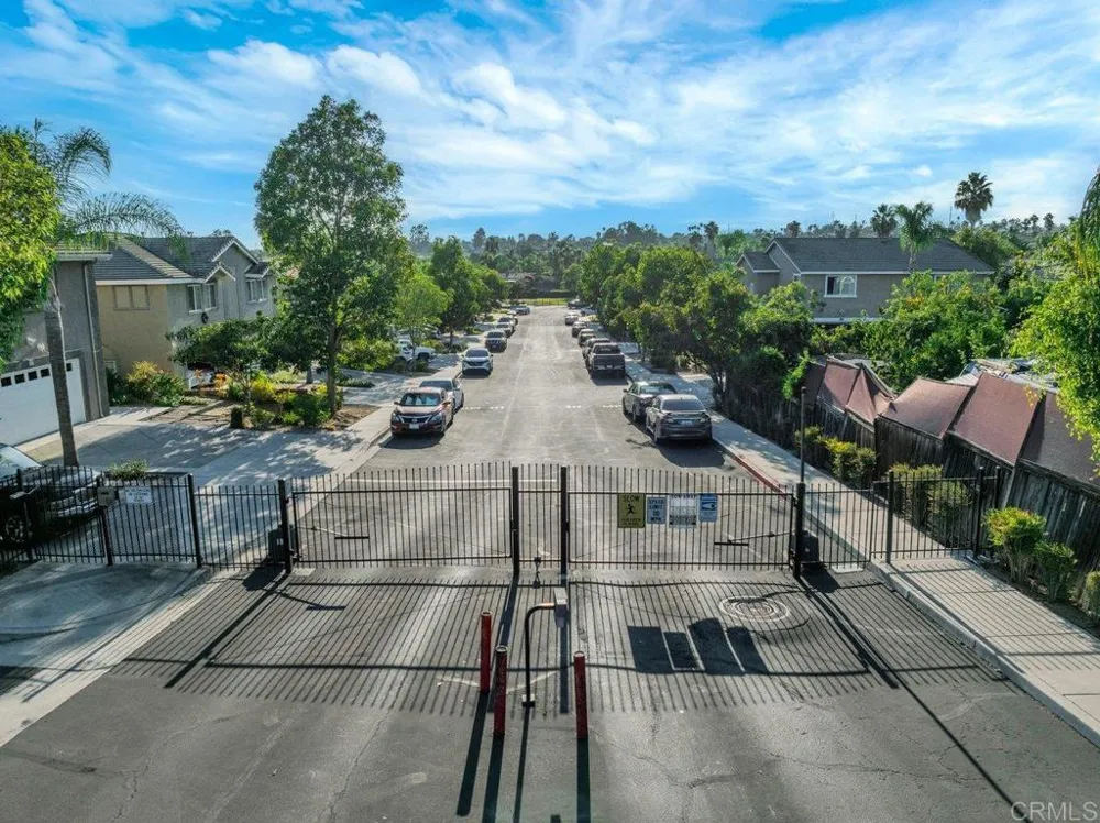467 Calle Elagante Vista, CA 92083