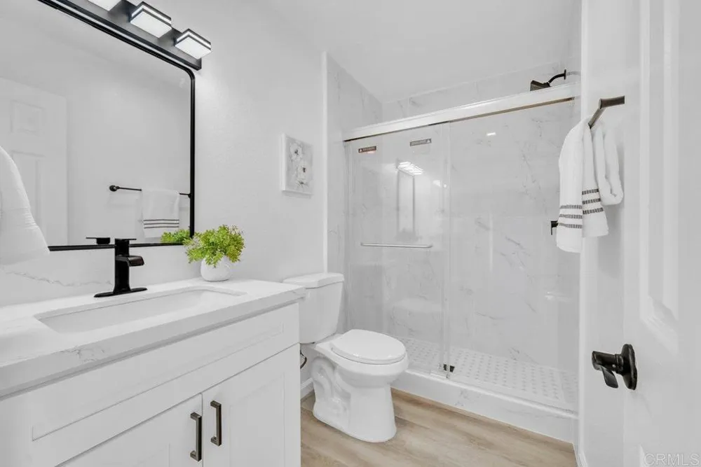 467 Calle Elagante Vista, CA 92083