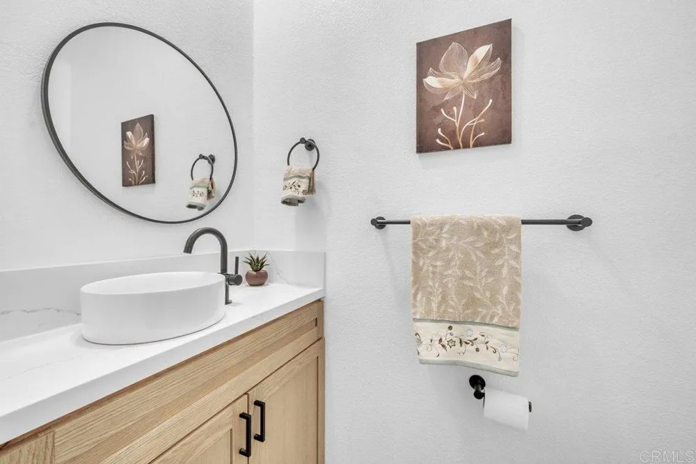 467 Calle Elagante Vista, CA 92083