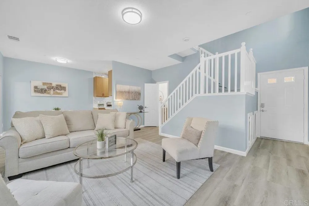 467 Calle Elagante Vista, CA 92083
