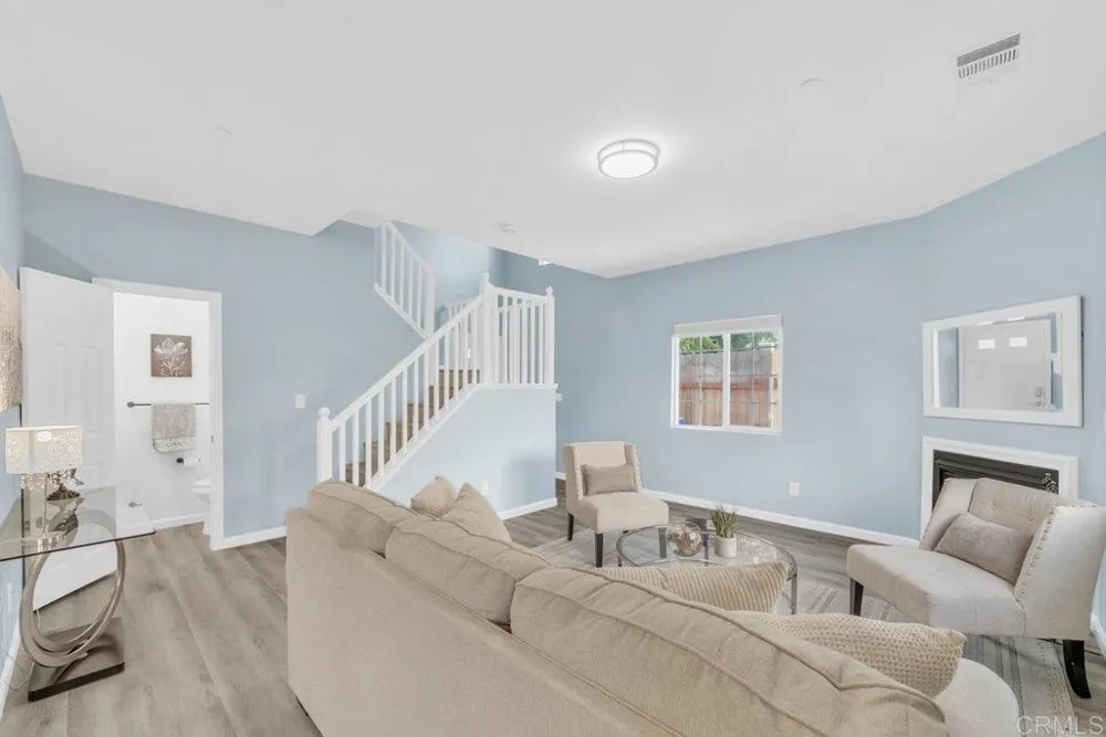 467 Calle Elagante Vista, CA 92083