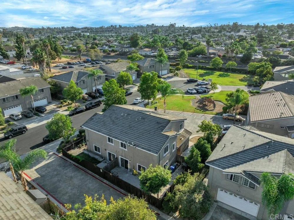 467 Calle Elagante Vista, CA 92083