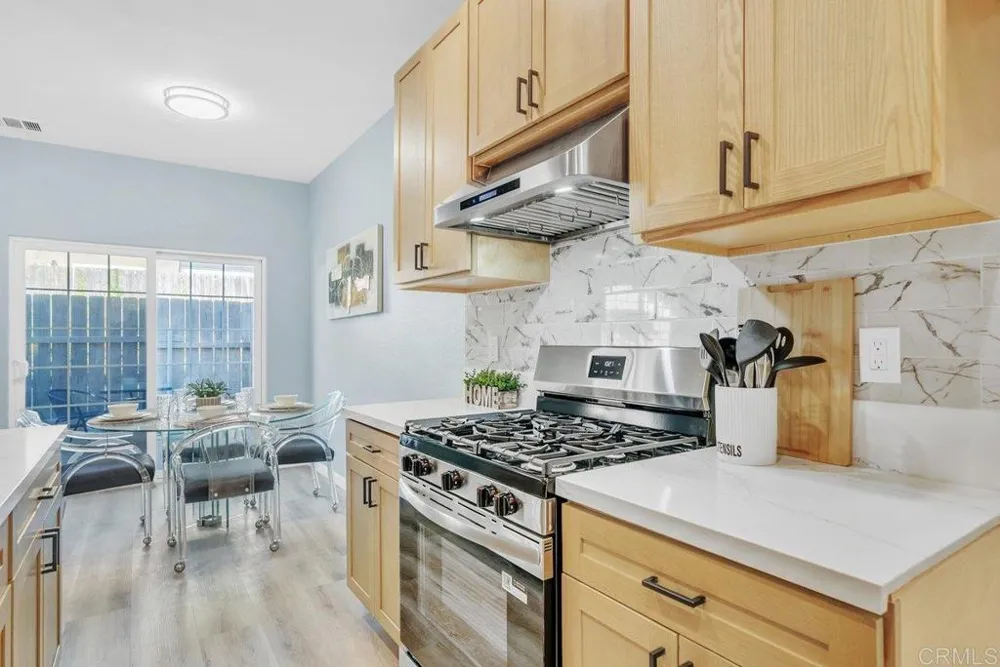 467 Calle Elagante Vista, CA 92083