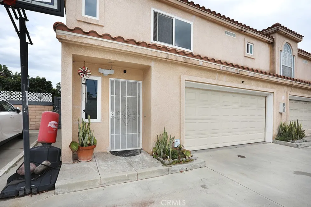 7912 2nd #6 Stanton, CA 90680