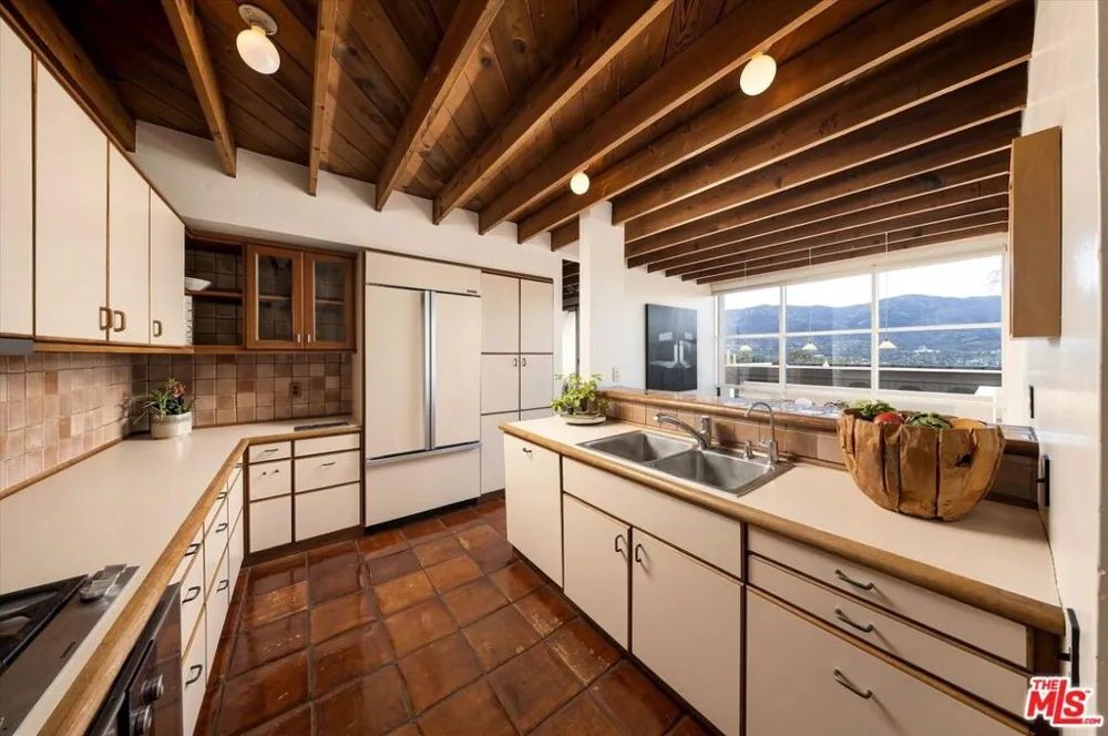 1410 La Cima Road Santa Barbara, CA 93101