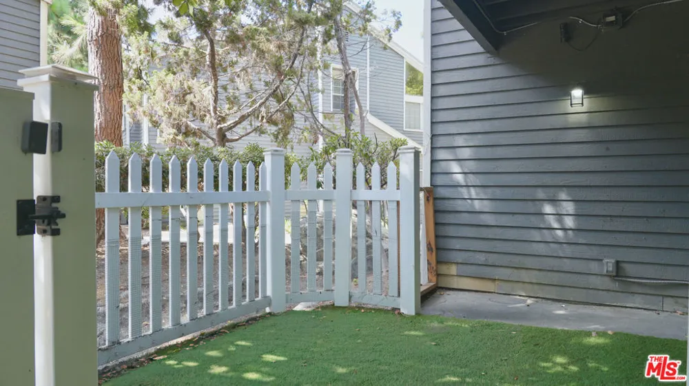 25545 Pine Creek Lane Los Angeles, CA 90744