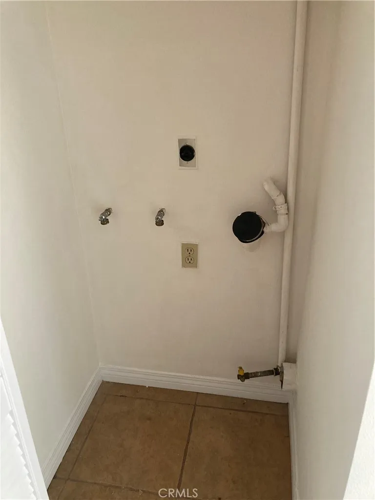 8505 Columbus Avenue #211 North Hills, CA 91343