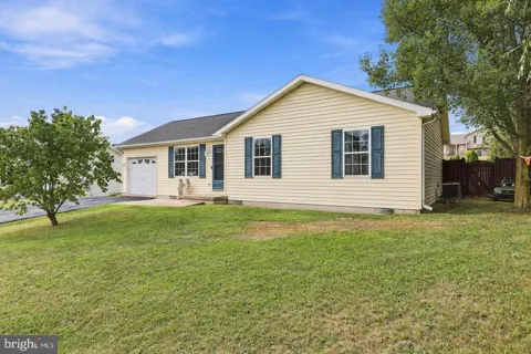 27 SWAYING PINE COURT