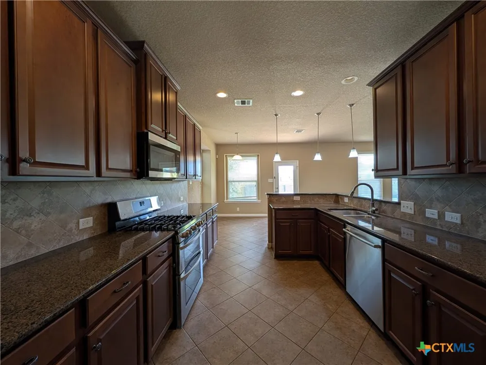 212 Oak Creek Way New Braunfels, TX 78130