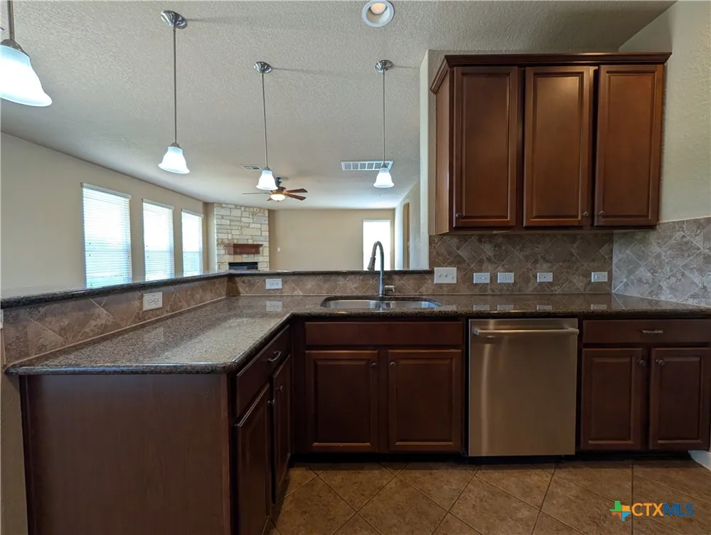 212 Oak Creek Way New Braunfels, TX 78130