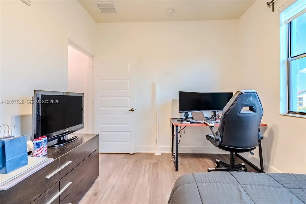 7809 NW 104th Ave #31 Doral, FL 33178