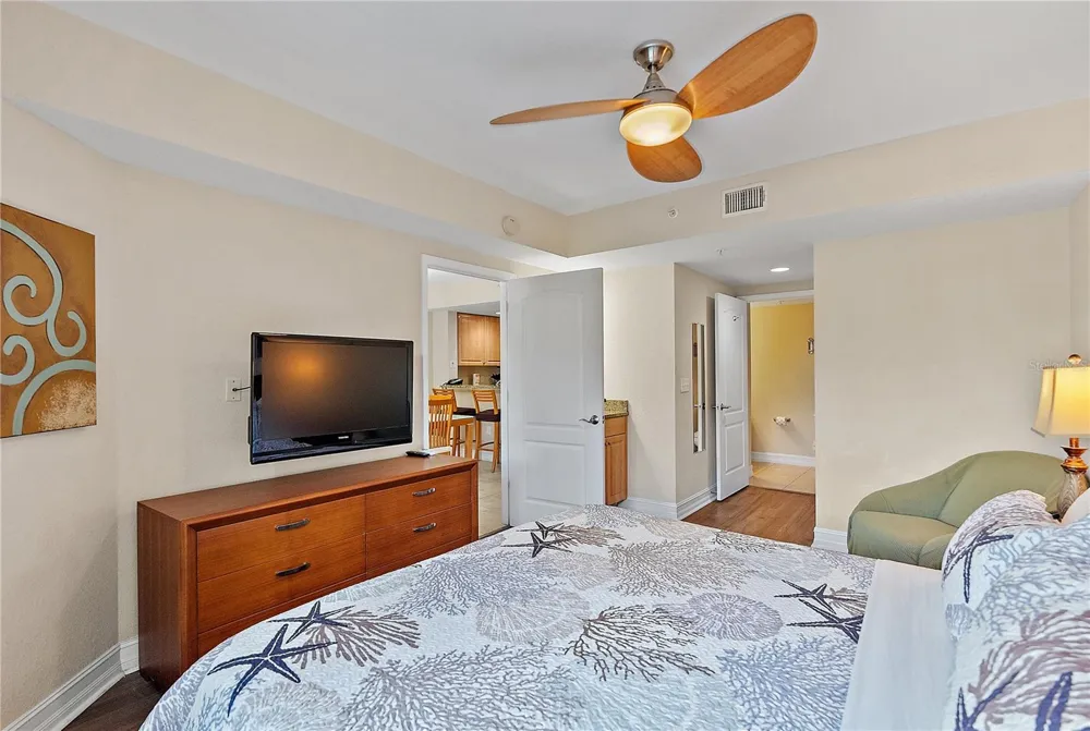 11605 GULF BOULEVARD #203 Treasure Island, FL 33706