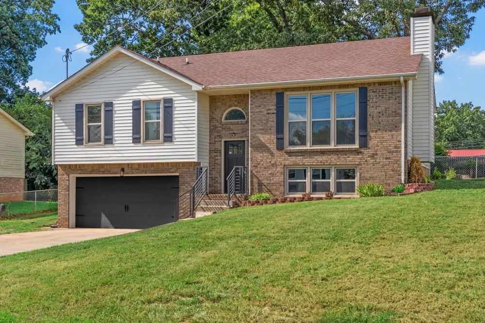 2161 Amadeus Dr Clarksville, TN 37040