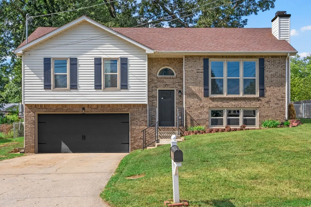 2161 Amadeus Dr Clarksville, TN 37040