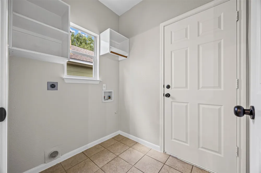5881 Fergus Kyle, TX 78640