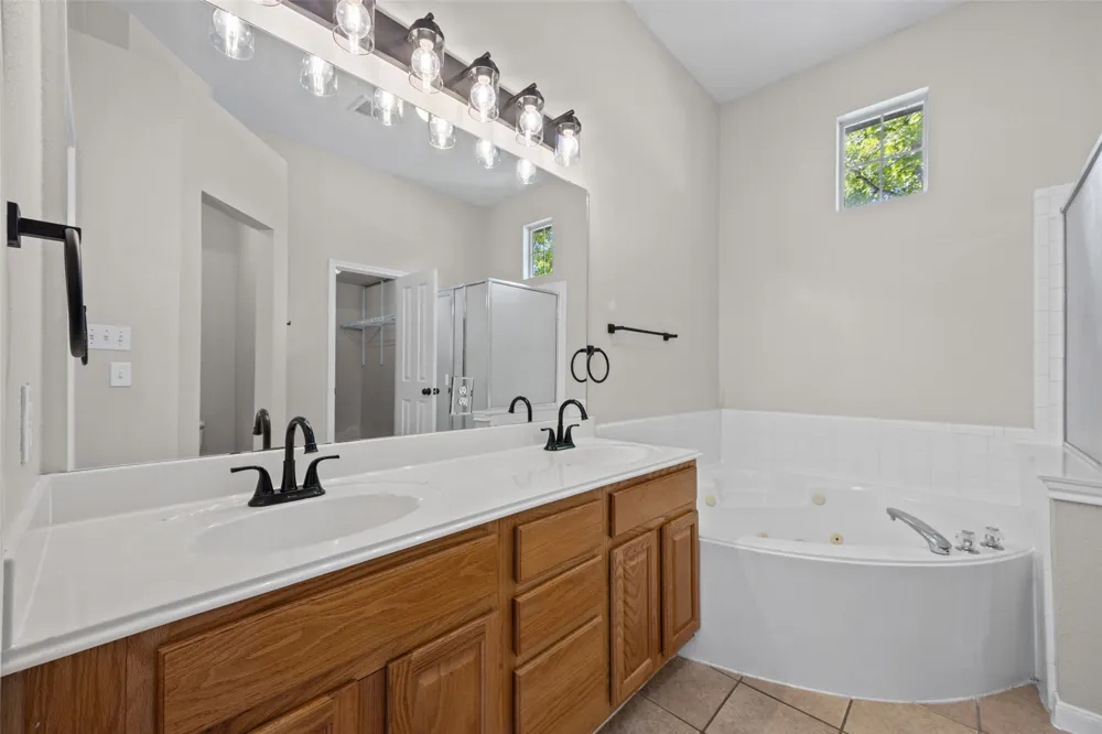 5881 Fergus Kyle, TX 78640