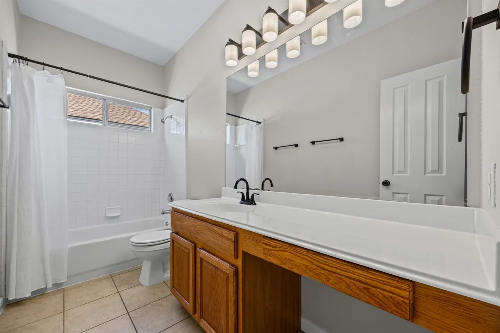 5881 Fergus Kyle, TX 78640
