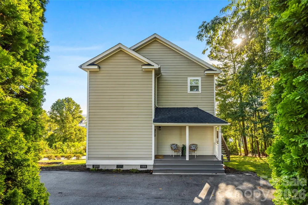 14 Summit Circle Hendersonville, NC 28739