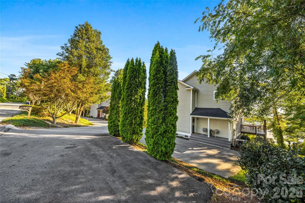 14 Summit Circle Hendersonville, NC 28739