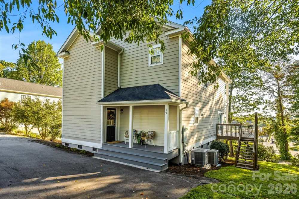 14 Summit Circle Hendersonville, NC 28739