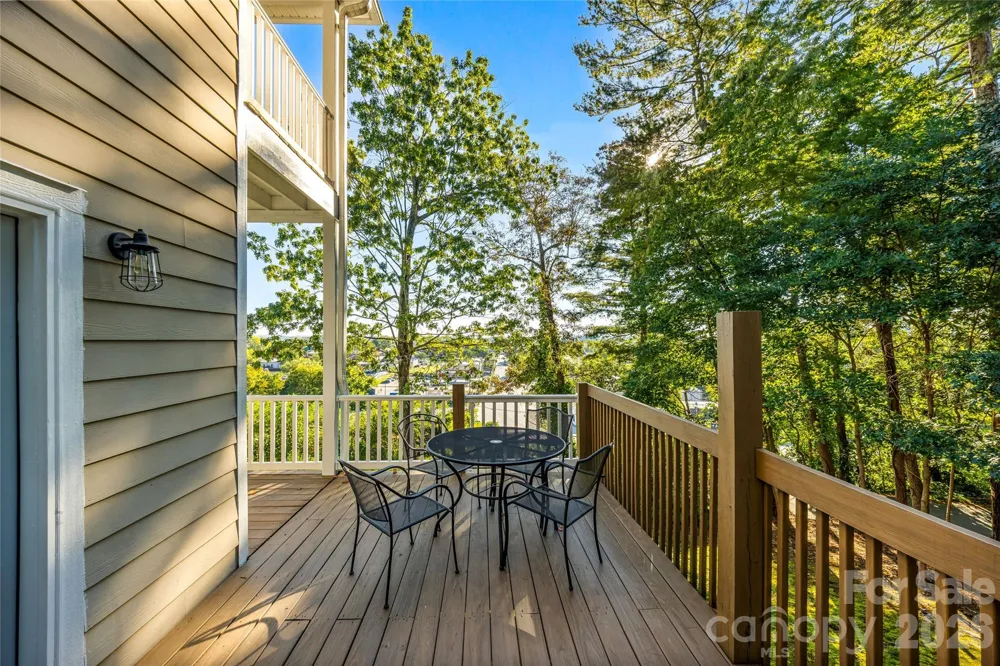 14 Summit Circle Hendersonville, NC 28739