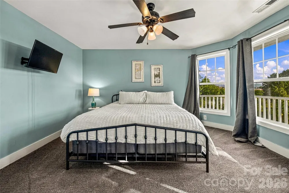 14 Summit Circle Hendersonville, NC 28739