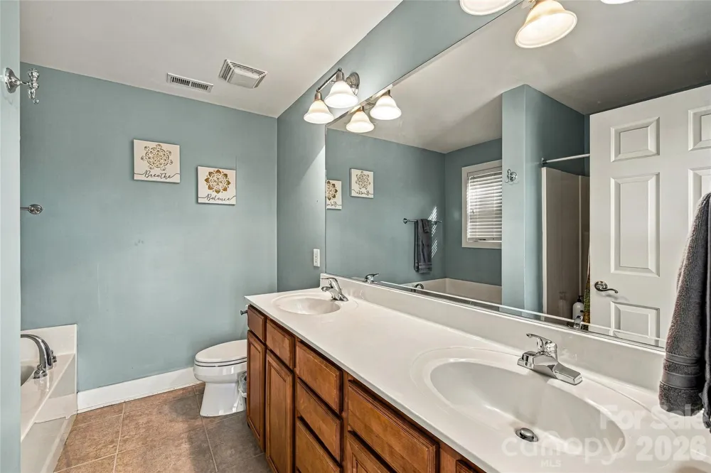 14 Summit Circle Hendersonville, NC 28739