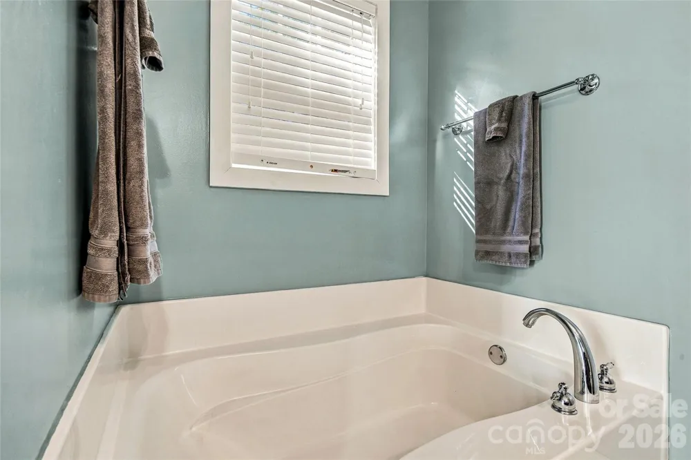 14 Summit Circle Hendersonville, NC 28739