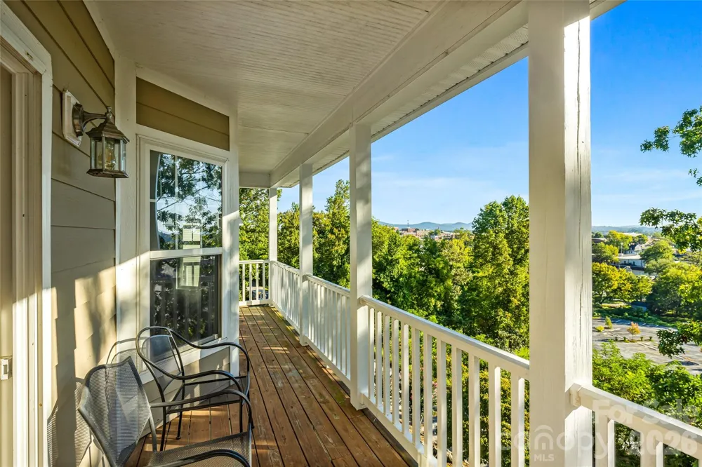 14 Summit Circle Hendersonville, NC 28739