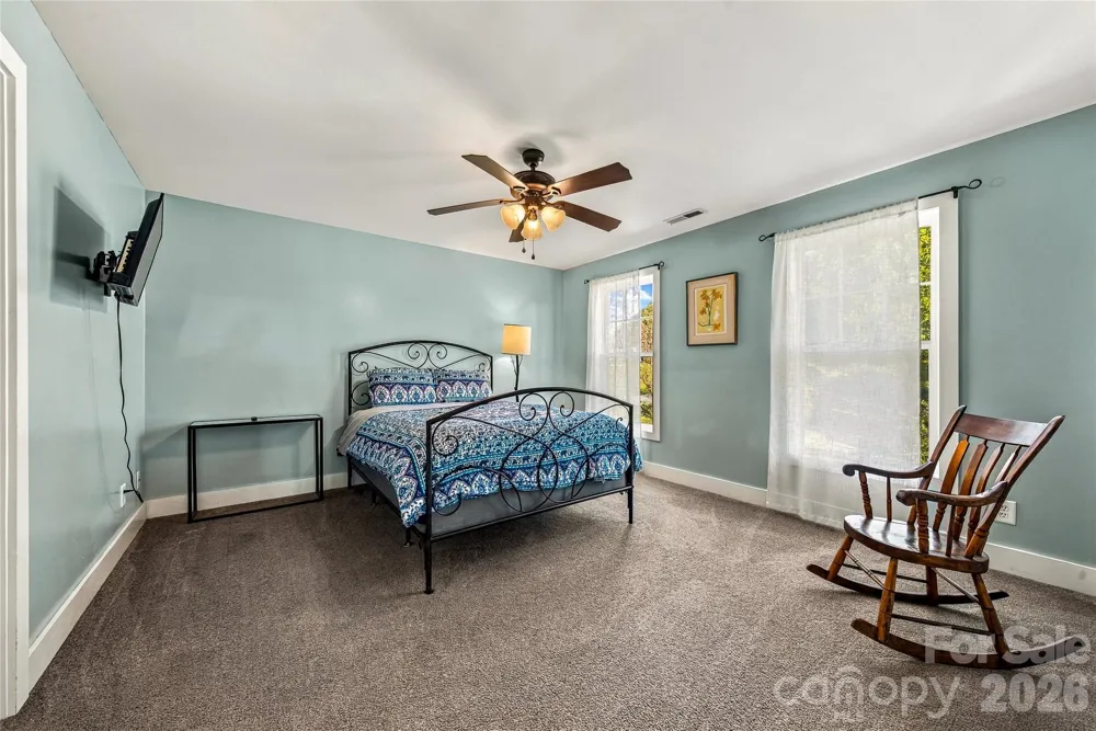 14 Summit Circle Hendersonville, NC 28739