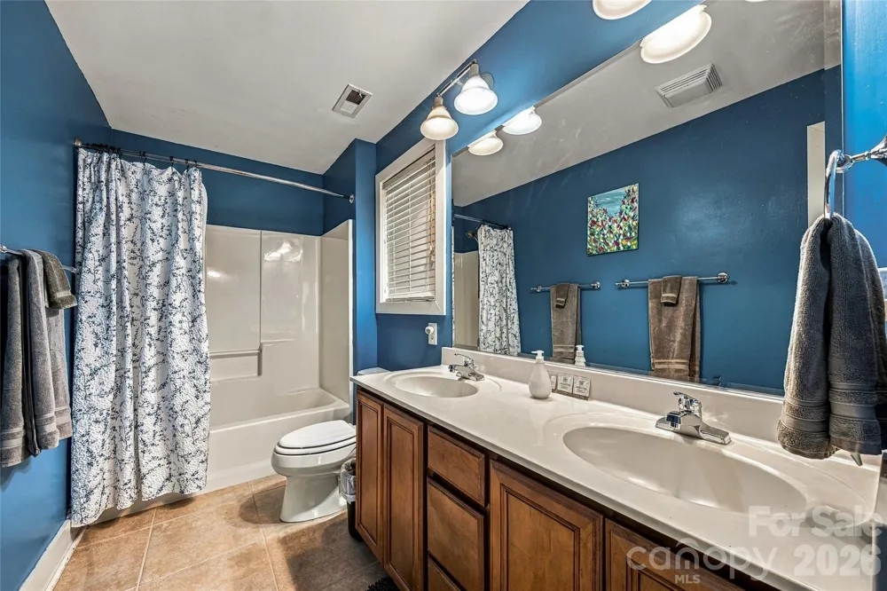 14 Summit Circle Hendersonville, NC 28739