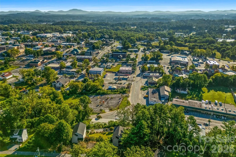 14 Summit Circle Hendersonville, NC 28739