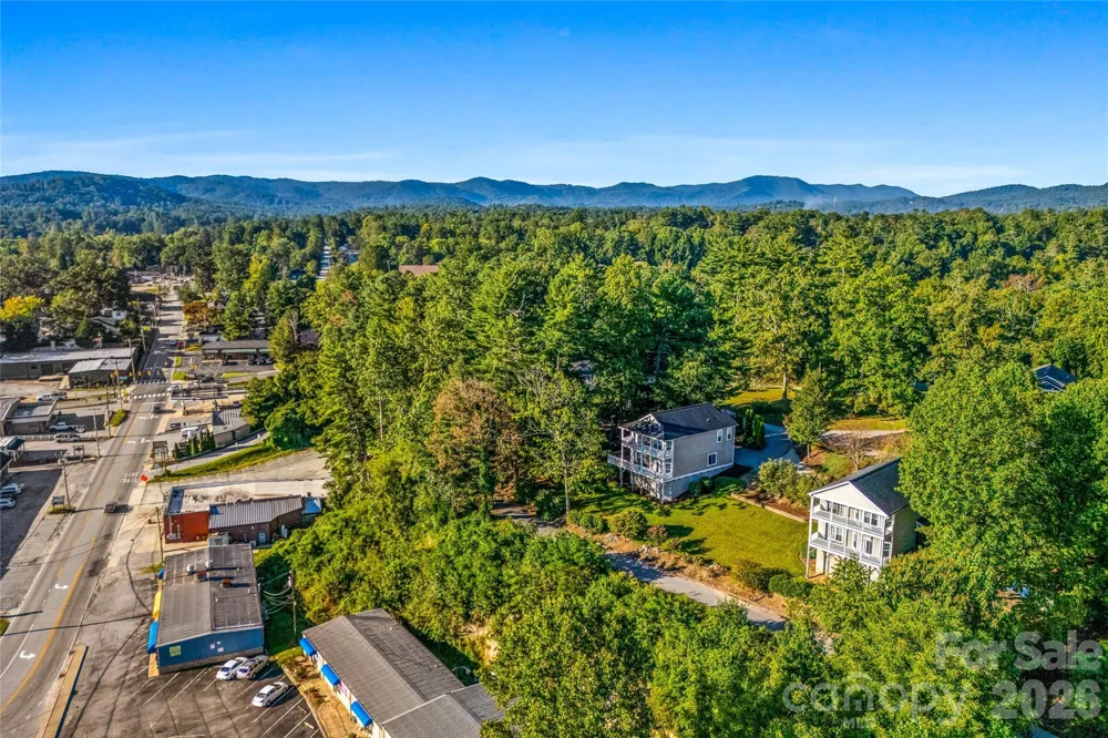 14 Summit Circle Hendersonville, NC 28739