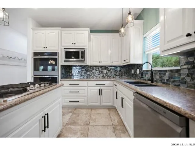 3811 POTTERS CREEK RD Canyon Lake, TX 78133