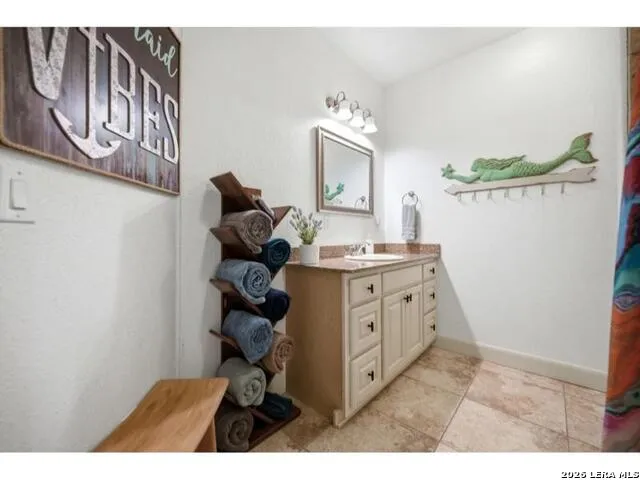 3811 POTTERS CREEK RD Canyon Lake, TX 78133