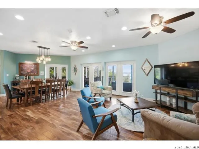 3811 POTTERS CREEK RD Canyon Lake, TX 78133