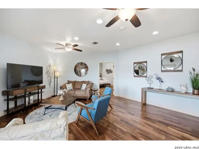 3811 POTTERS CREEK RD Canyon Lake, TX 78133