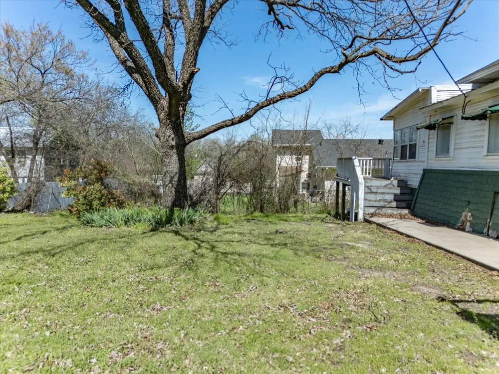 107 Alamo Street Weatherford, TX 76086