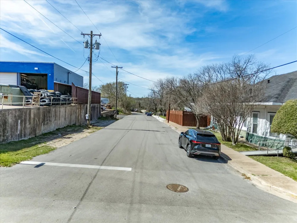 107 Alamo Street Weatherford, TX 76086