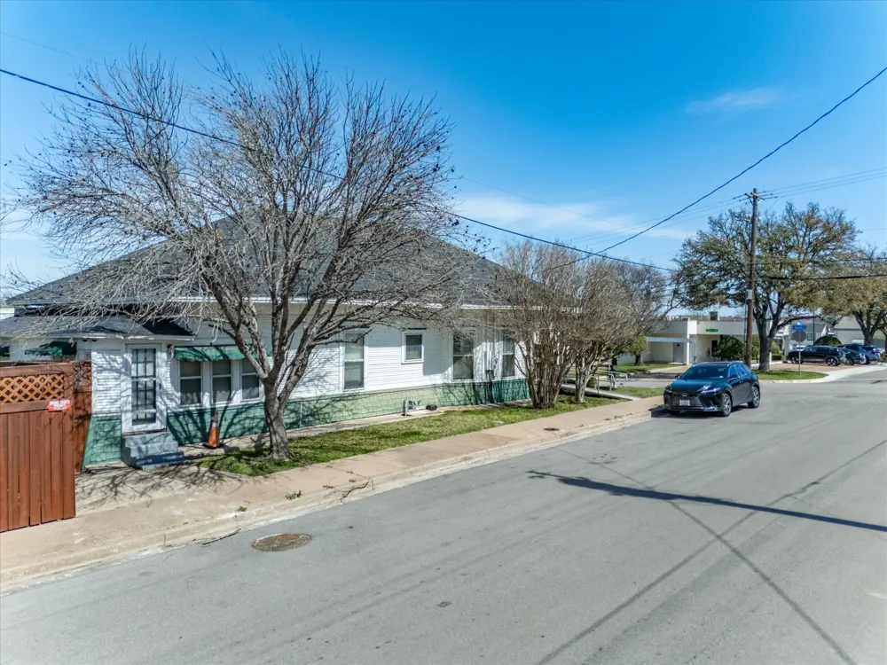 107 Alamo Street Weatherford, TX 76086