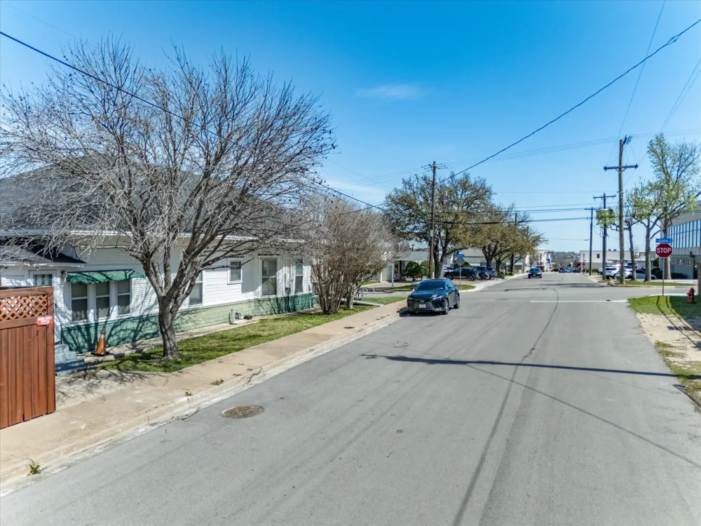 107 Alamo Street Weatherford, TX 76086