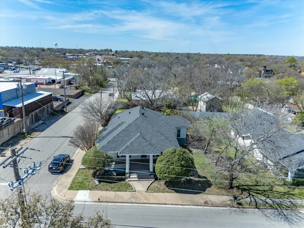 107 Alamo Street Weatherford, TX 76086